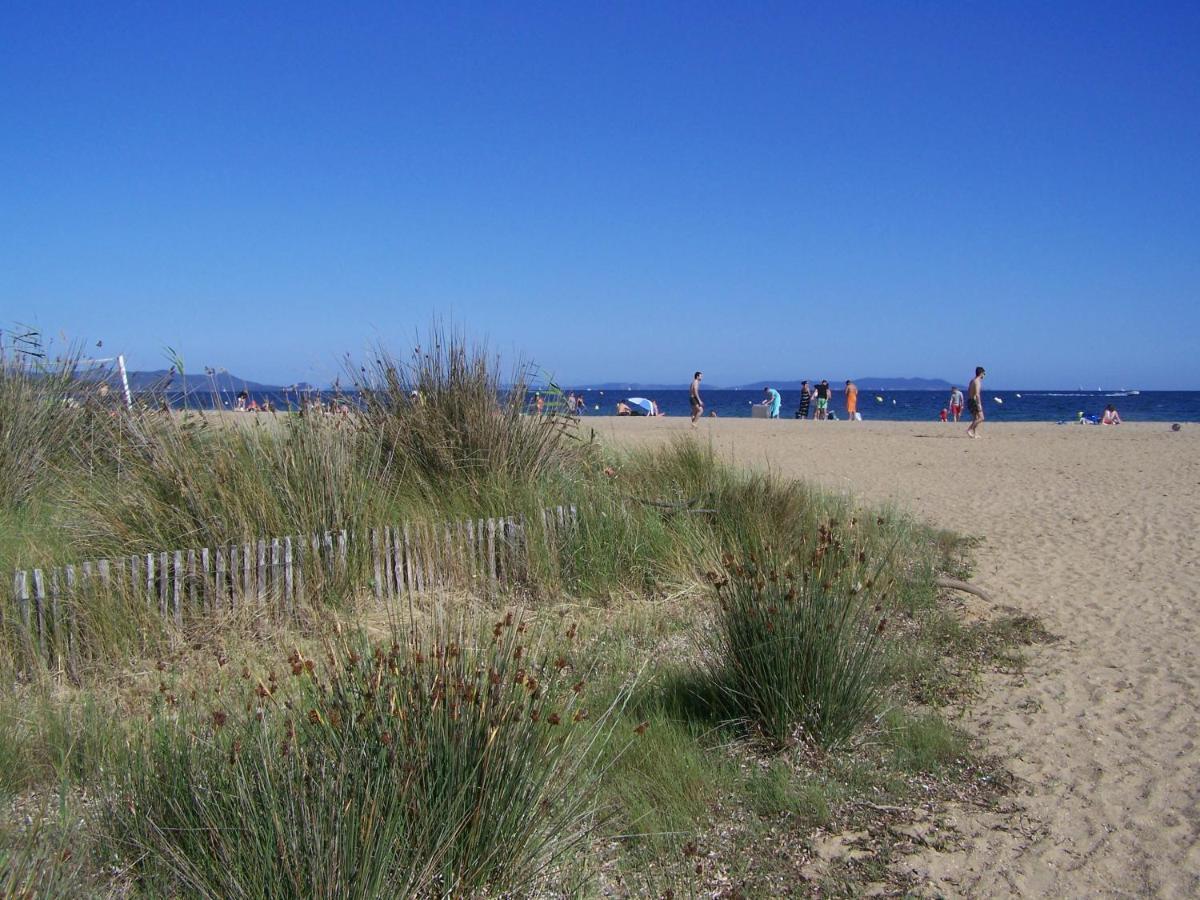 location en bord de mer Hyères Buitenkant foto