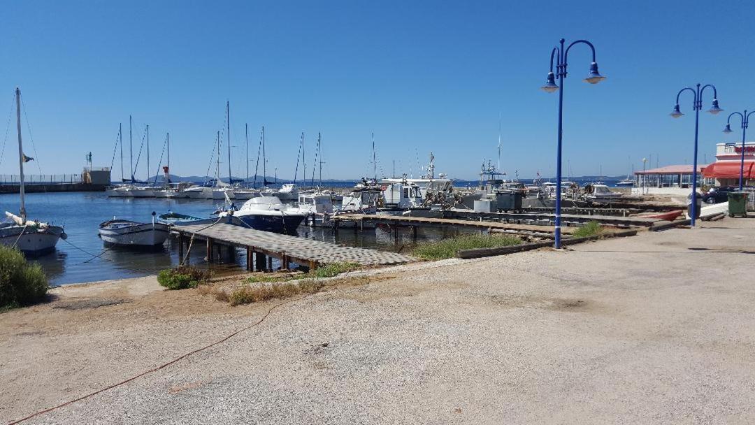location en bord de mer Hyères Buitenkant foto